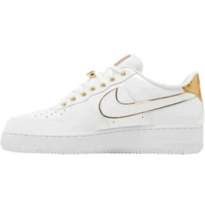 Nike Nola